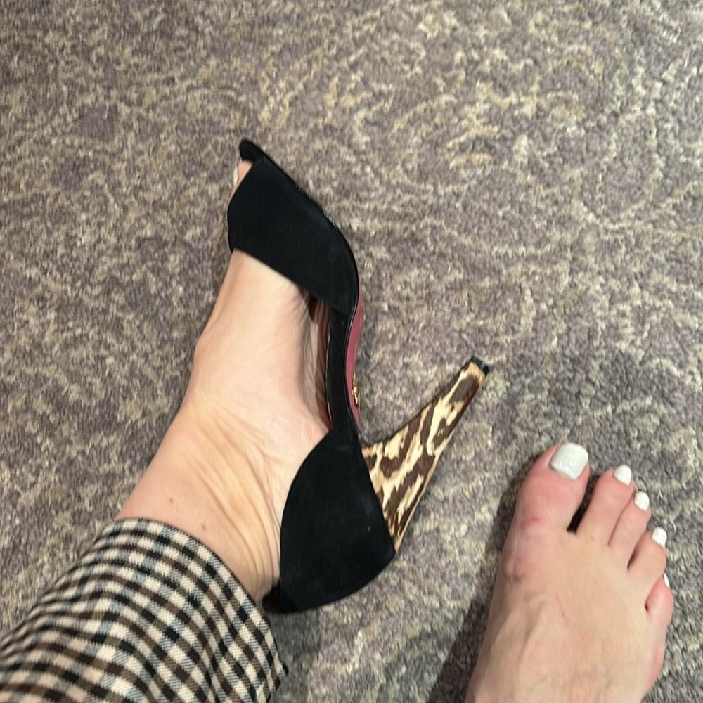 Betsey Johnson Black Peep Toe Heels with Bow Accent in 7.5 - Picture 5 of 10